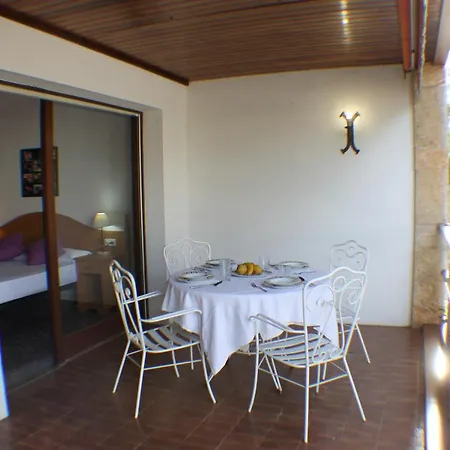 Agi Parramon Apartment Roses